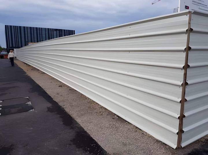 Barrière de chantier en tôle Le Coudray